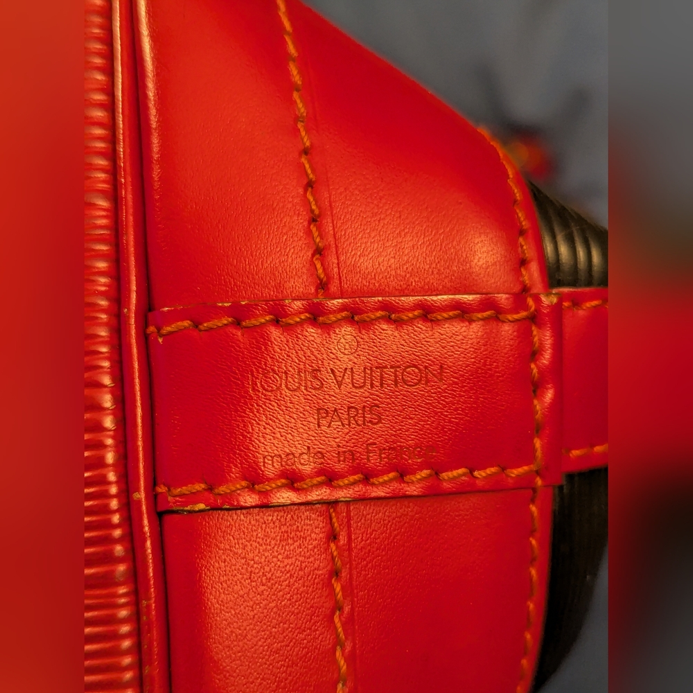 LOUIS VUITTON GM Epi Noe Shoulder / Bucket Bag With COA - Picture 9 of 14